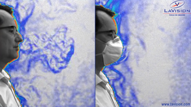 Schlierenbild: Ausatmen durch den Mund. Ohne Maske breitet sich das ausgeatmete Aerosol weit aus, mit Maske nicht.